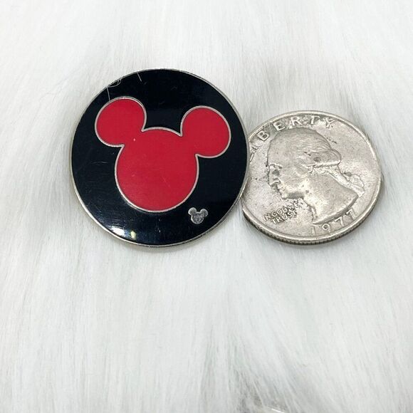 🔮 5/$25 Disney Cast Lanyard Red Mickey Mouse Icon Pin - Picture 2 of 2
